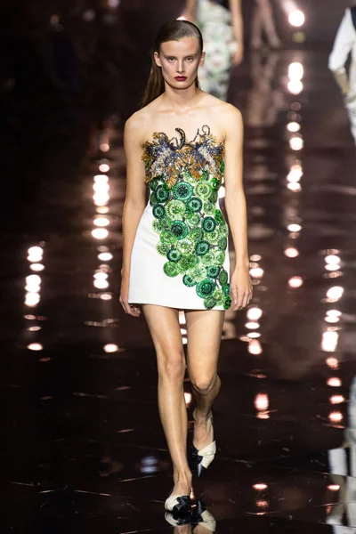 Look 14